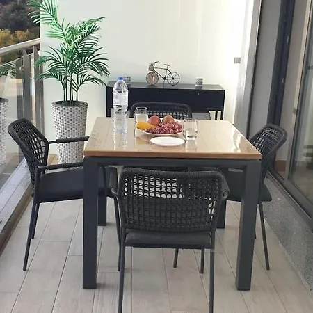 Charming Monte On Floor. *