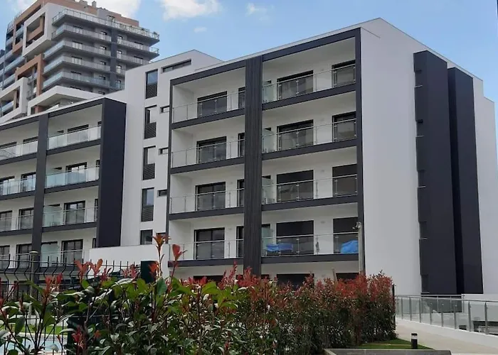 Charming Monte On Floor.