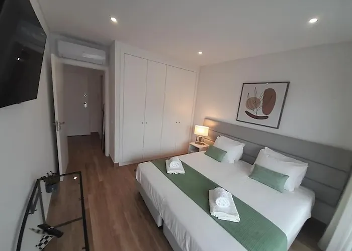 Charming Monte On Floor.