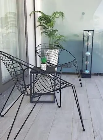 Charming Monte On Floor.