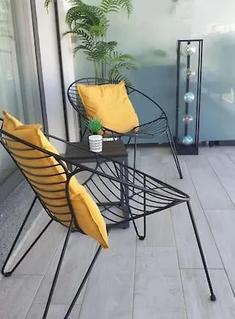 Charming Monte On Floor. Apartment
