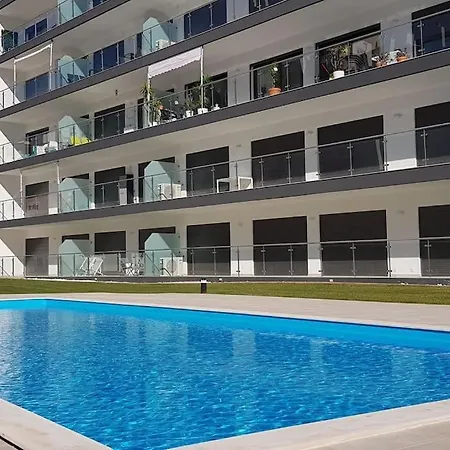 Charming Monte On Floor. *