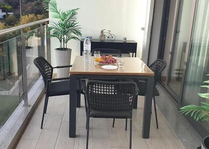 Charming Monte On Floor. *