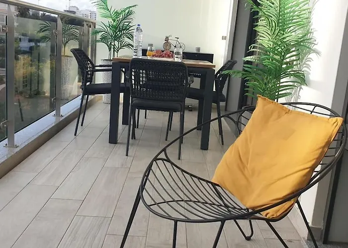 Charming Monte On Floor. Apartment