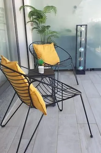 Charming Monte On Floor. Apartment