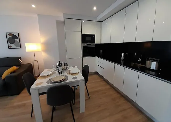 Charming Monte On Floor.