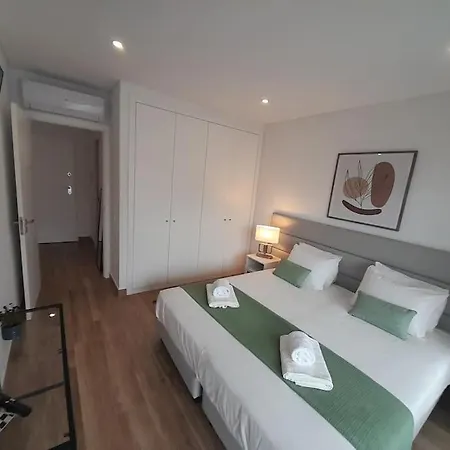 Charming Monte On Floor.