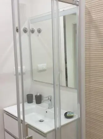 Charming Monte On Floor. *