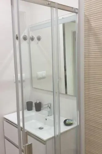 Charming Monte On Floor. *